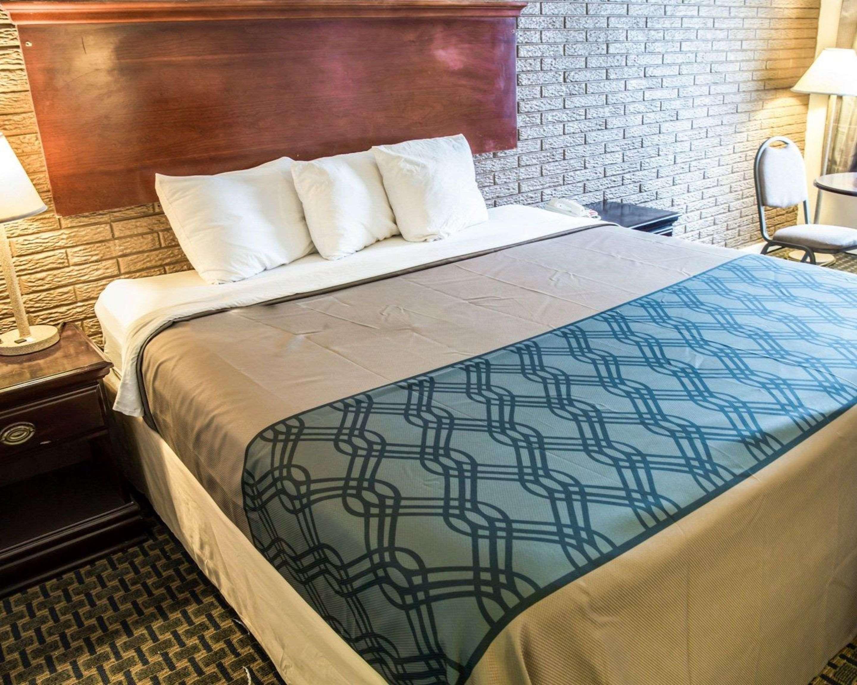 Rodeway Inn & Suites Wilmington North Экстерьер фото