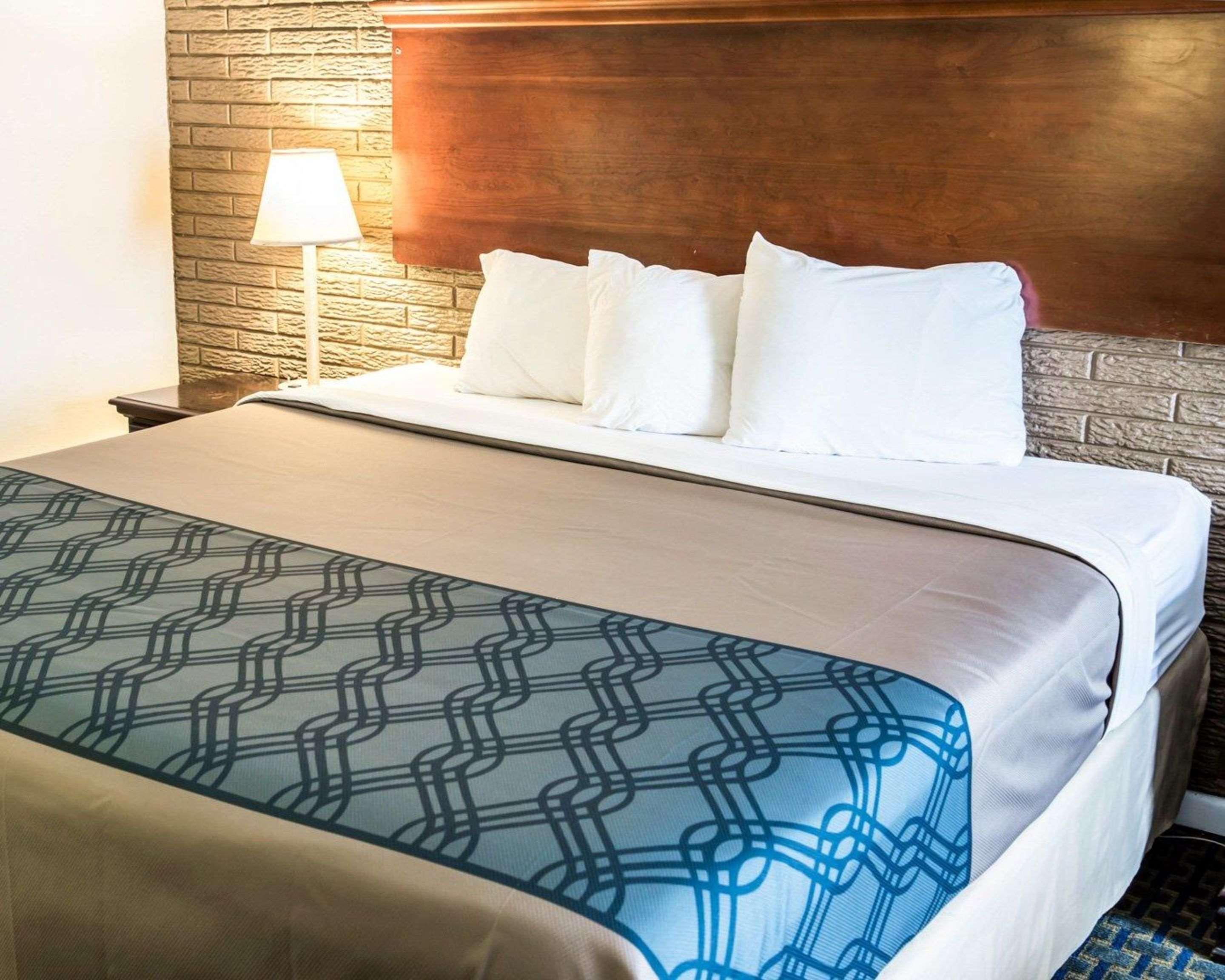 Rodeway Inn & Suites Wilmington North Экстерьер фото