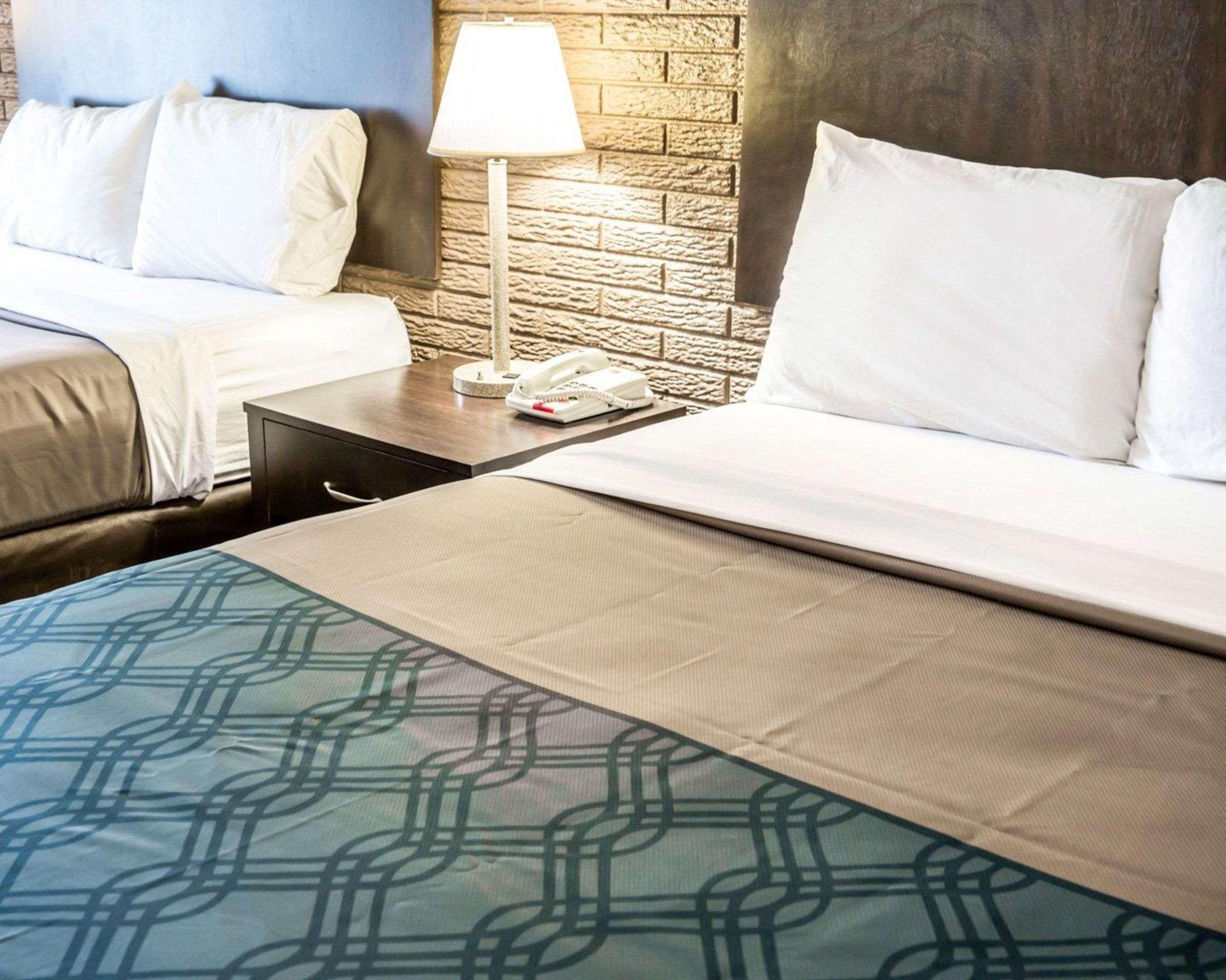 Rodeway Inn & Suites Wilmington North Экстерьер фото