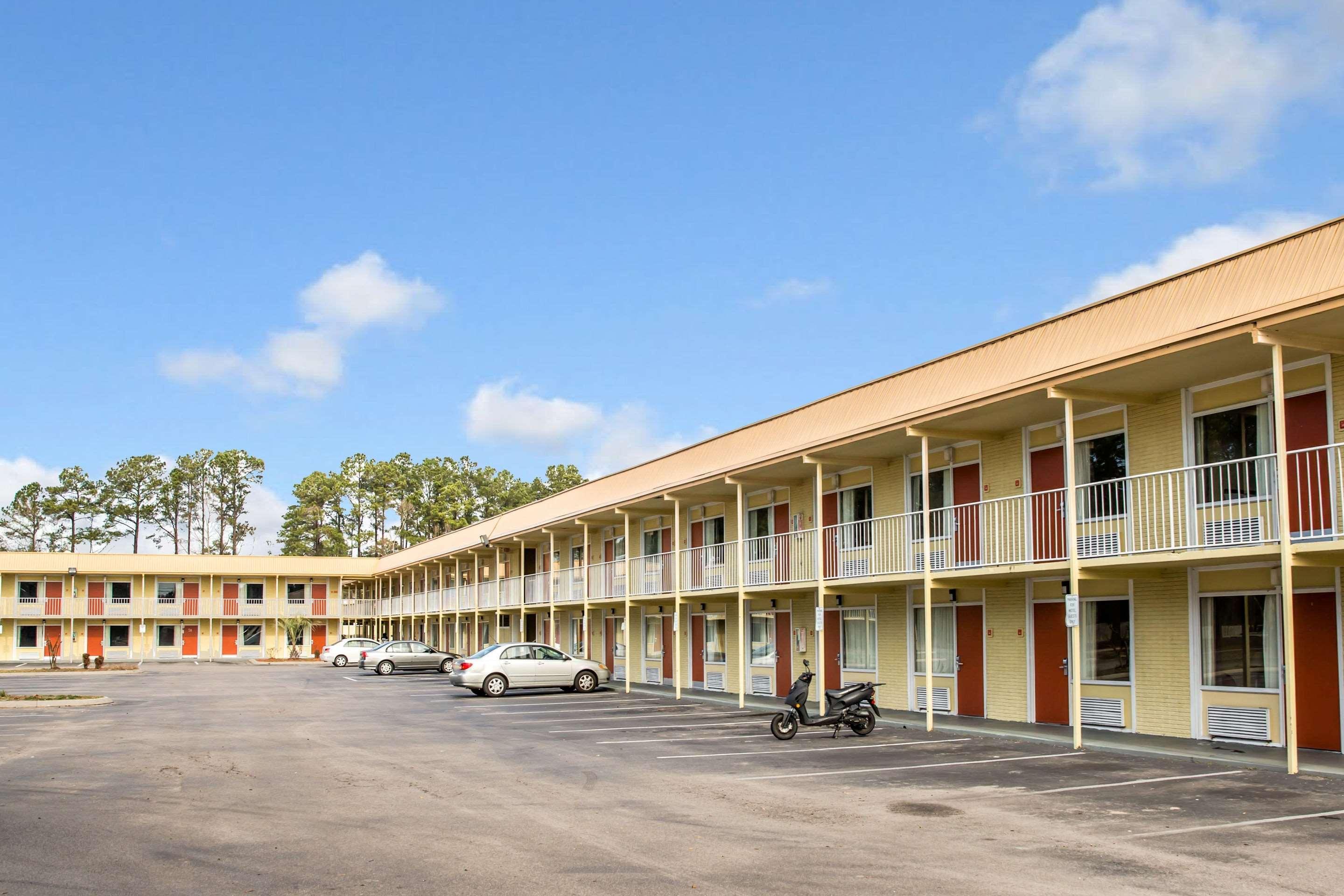 Rodeway Inn & Suites Wilmington North Экстерьер фото
