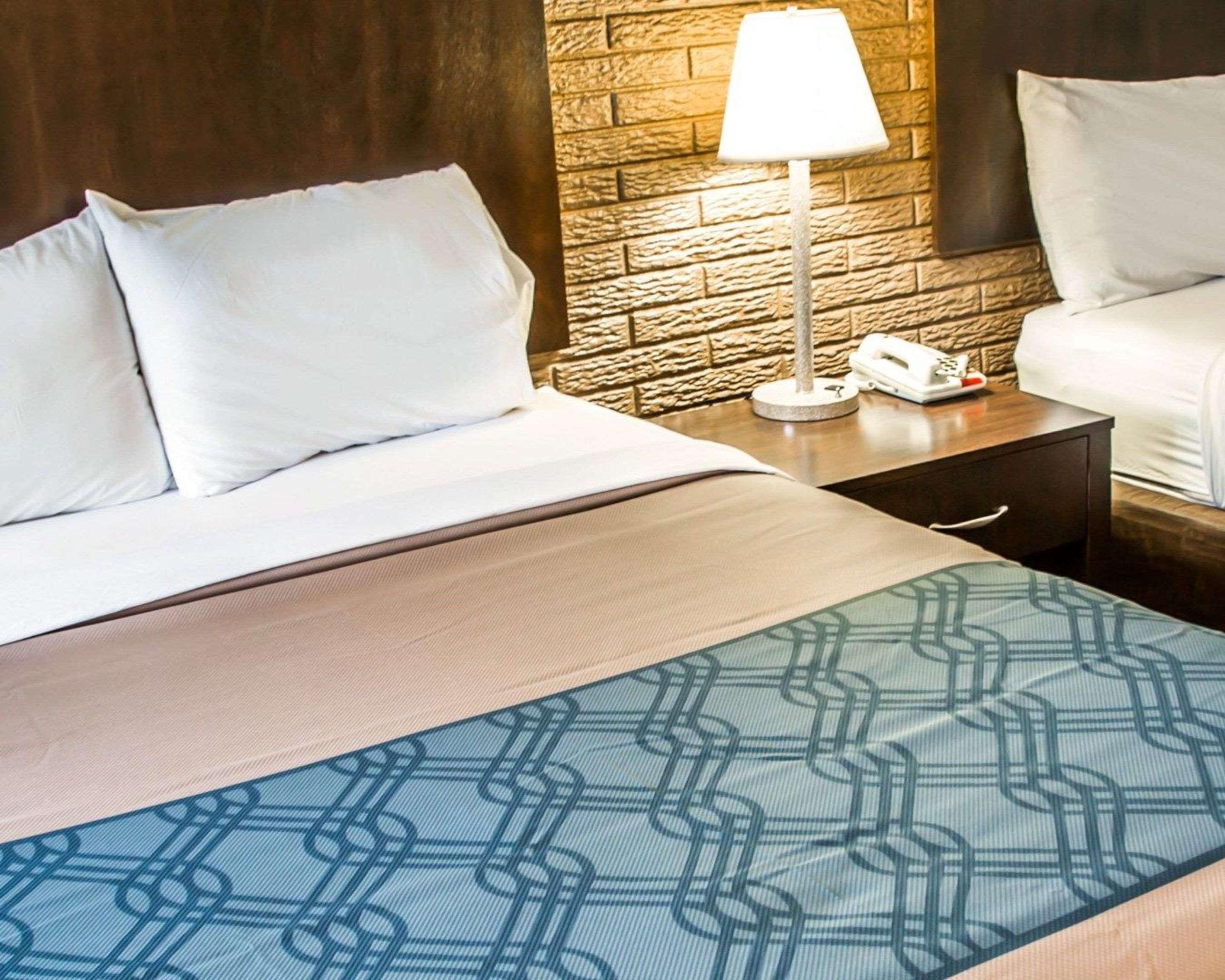 Rodeway Inn & Suites Wilmington North Экстерьер фото