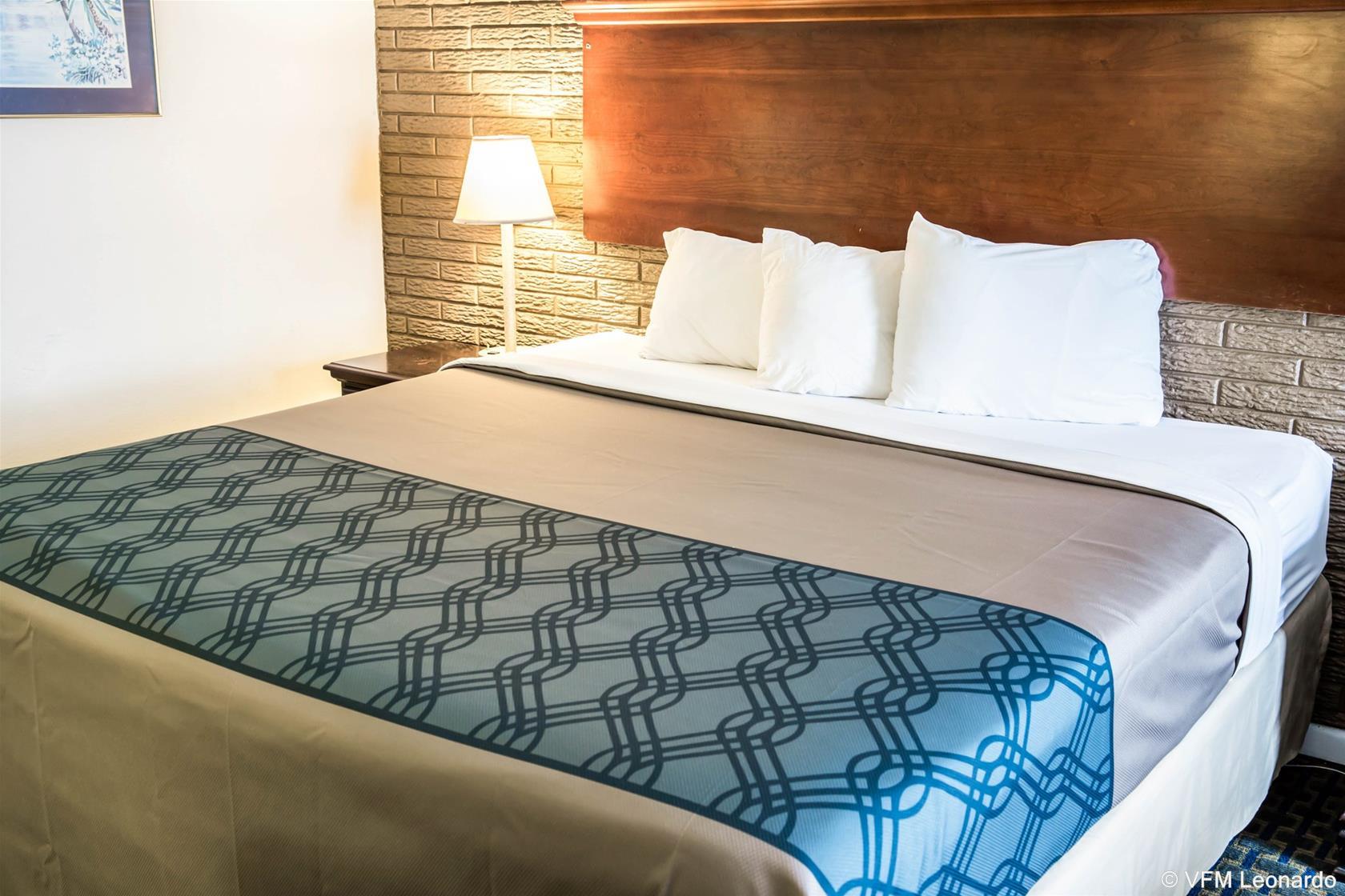 Rodeway Inn & Suites Wilmington North Экстерьер фото