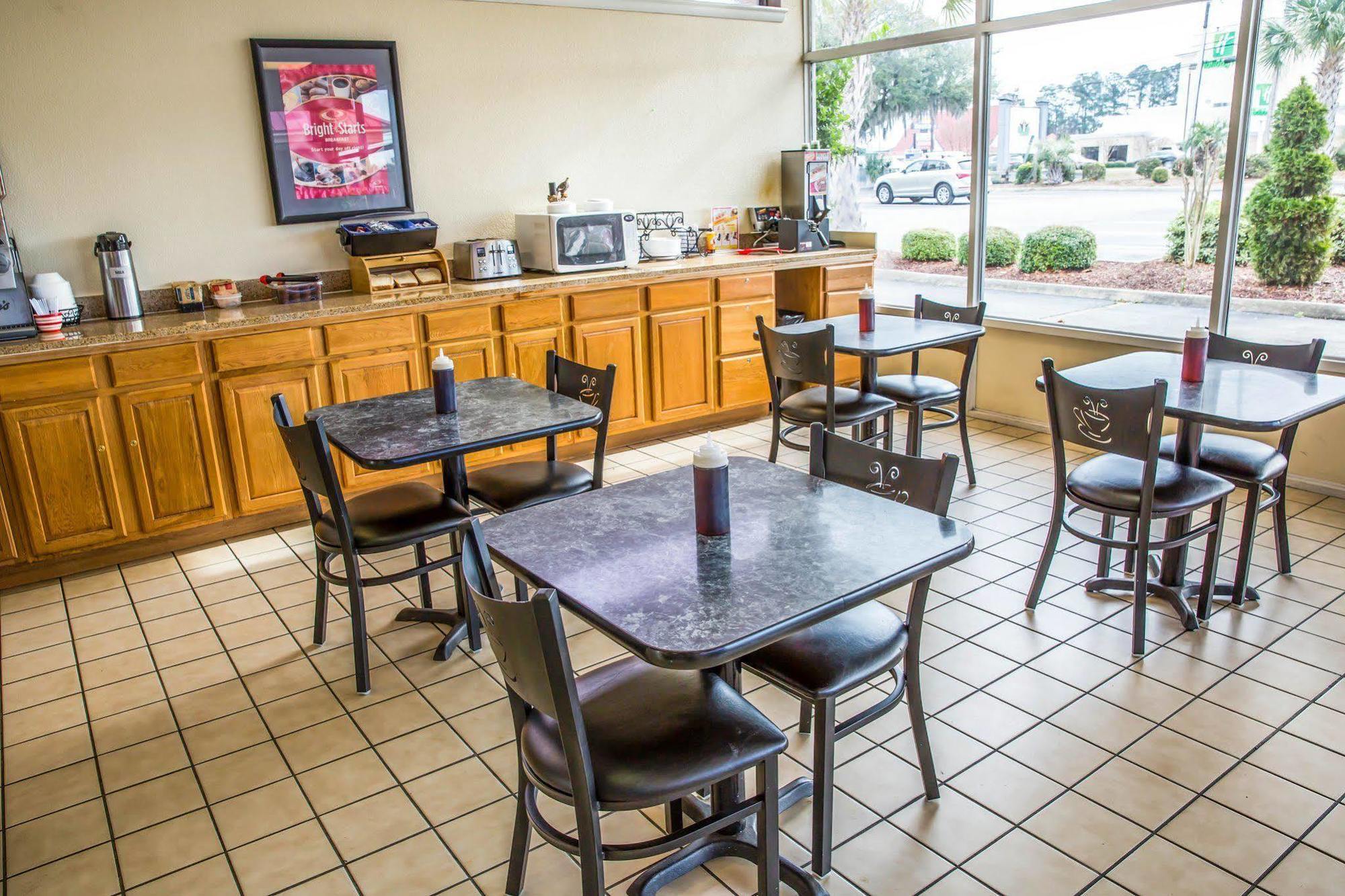 Rodeway Inn & Suites Wilmington North Экстерьер фото